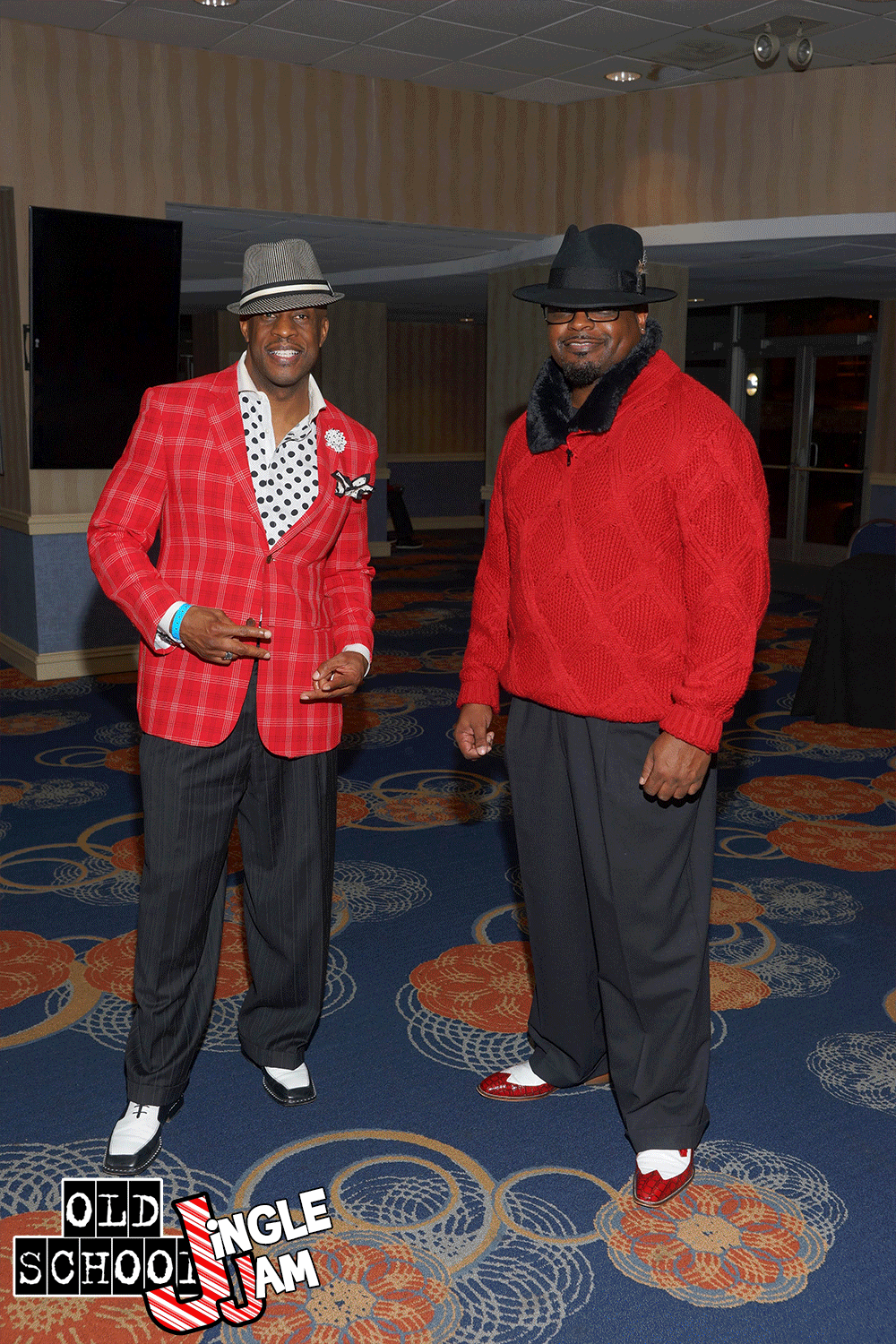 oss_holiday_red_attire_anim_12042023setC